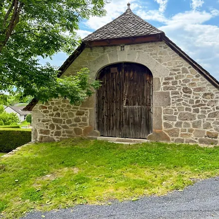 La Grange Des Copains Du Cantal 6 Pers Holiday home *