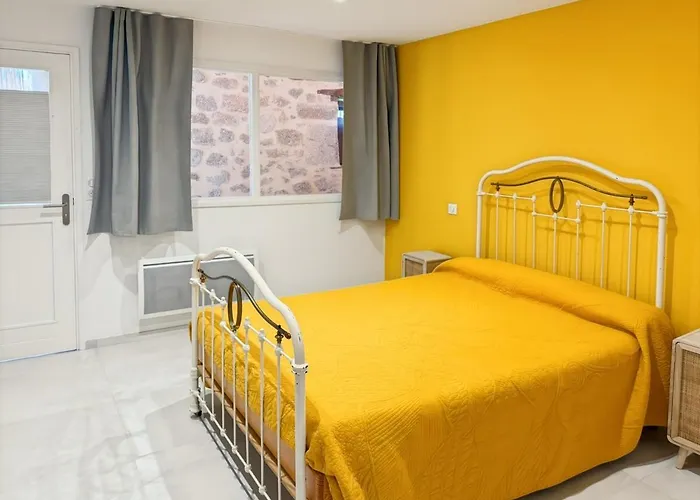 La Grange Des Copains Du Cantal 6 Pers Holiday home Ladinhac